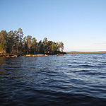 remando en el lago Inari