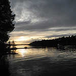 remando en el lago Inari