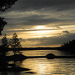 remando en el lago Inari