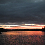 remando en el lago Inari