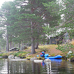 remando en el lago Inari