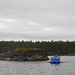 remando en el lago Inari