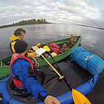 remando en el lago Inari