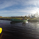 remando en el lago Inari