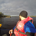 remando en el lago Inari