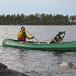 remando en el lago Inari