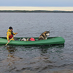 remando en el lago Inari