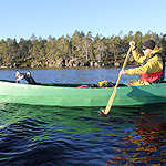 remando en el lago Inari