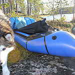 remando en el lago Inari