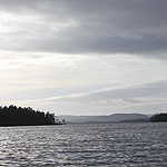 remando en el lago Inari