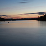 remando en el lago Inari