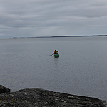 remando en el lago Inari