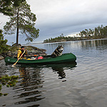 remando en el lago Inari