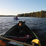 remando en el lago Inari