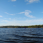 remando en el lago Inari