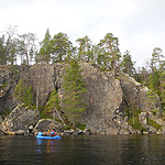 remando en el lago Inari