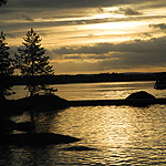 remando en el lago Inari