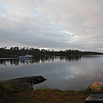 remando en el lago Inari