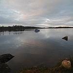 remando en el lago Inari