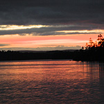 remando en el lago Inari