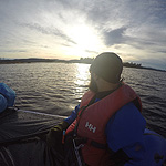 remando en el lago Inari