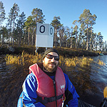 remando en el lago Inari