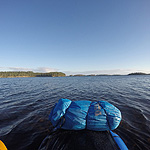 remando en el lago Inari