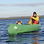 remando en el lago Inari