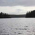 remando en el lago Inari