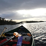 remando en el lago Inari