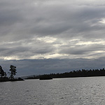 remando en el lago Inari