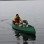 remando en el lago Inari